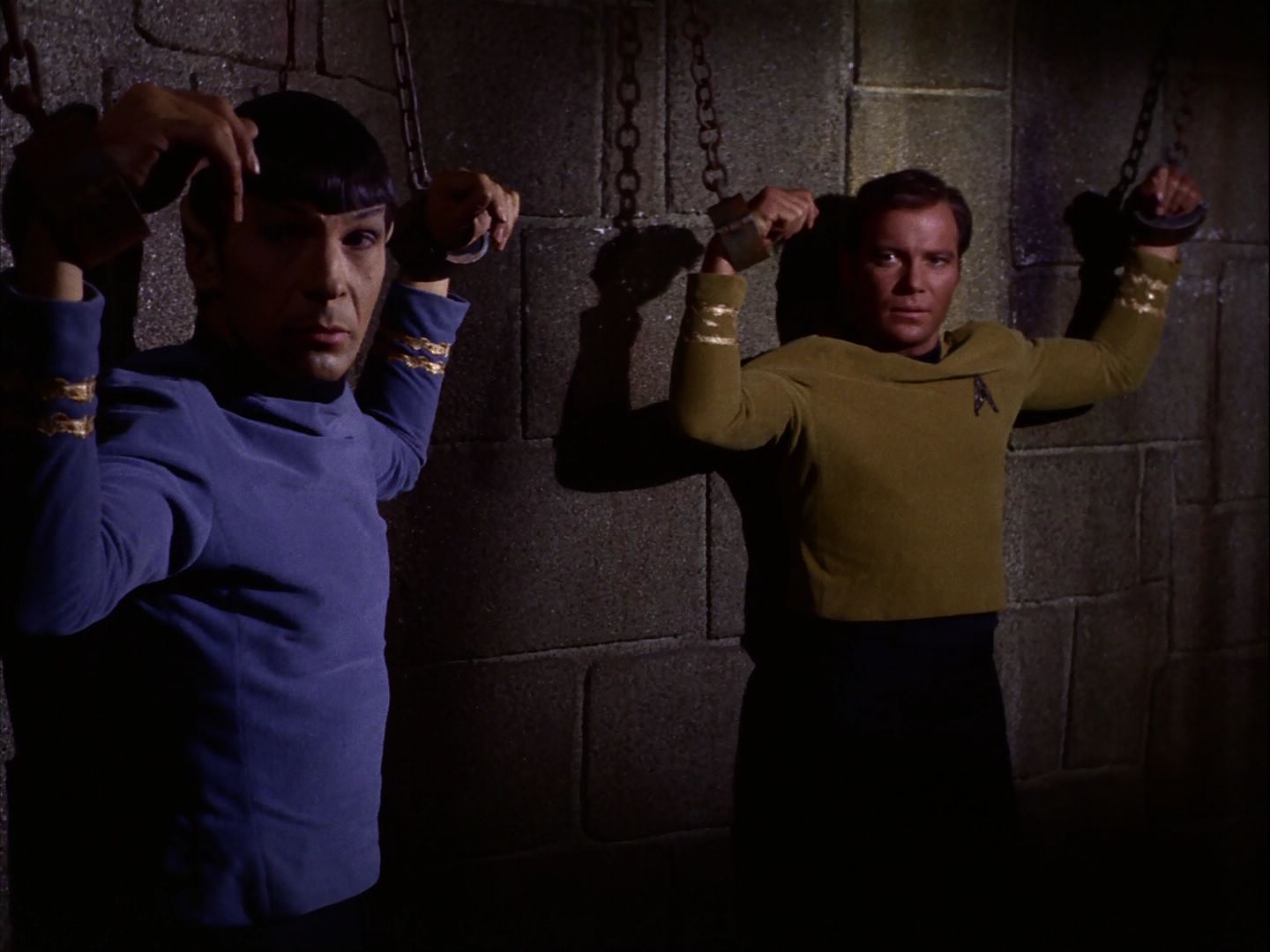 ariane179254_StarTrek_2x07_Catspaw_2203.jpg
