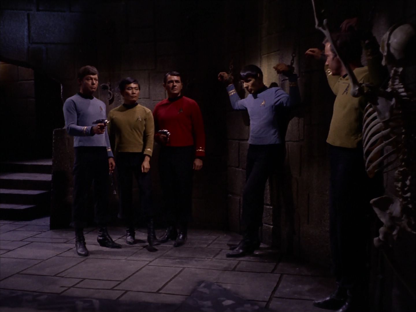 ariane179254_StarTrek_2x07_Catspaw_2221.jpg