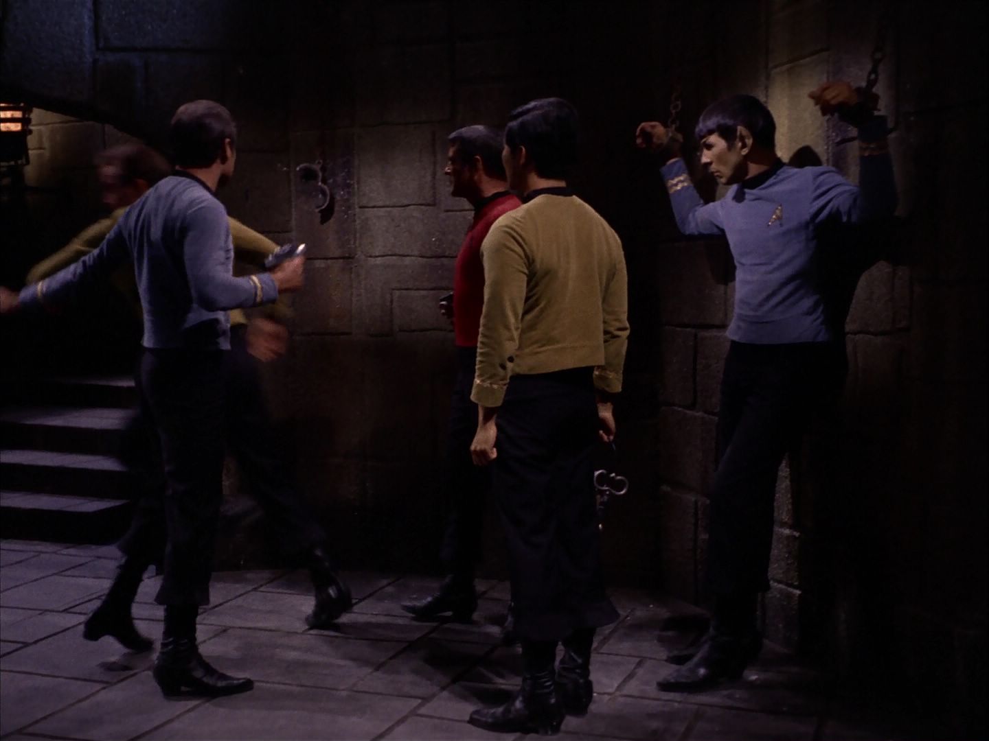 ariane179254_StarTrek_2x07_Catspaw_2242.jpg