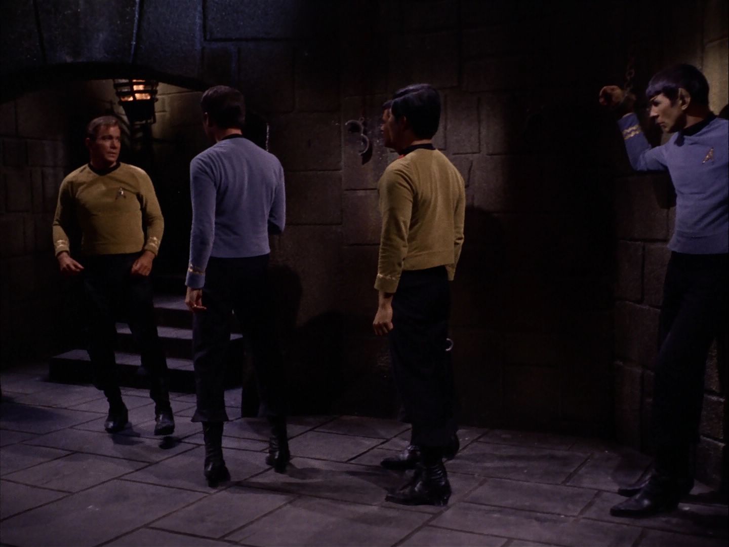 ariane179254_StarTrek_2x07_Catspaw_2244.jpg