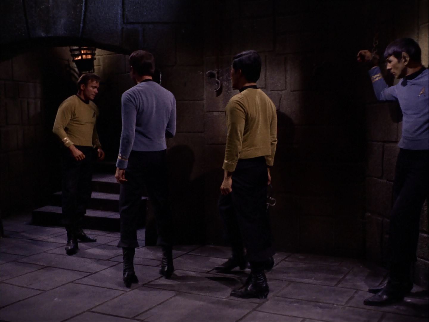 ariane179254_StarTrek_2x07_Catspaw_2246.jpg