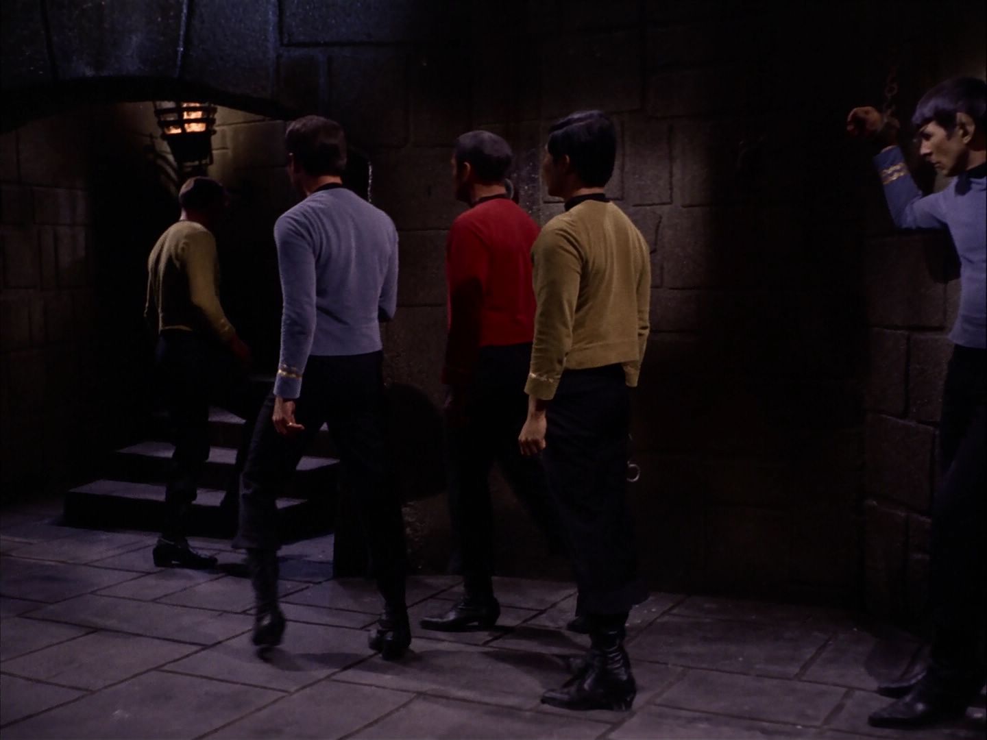 ariane179254_StarTrek_2x07_Catspaw_2247.jpg