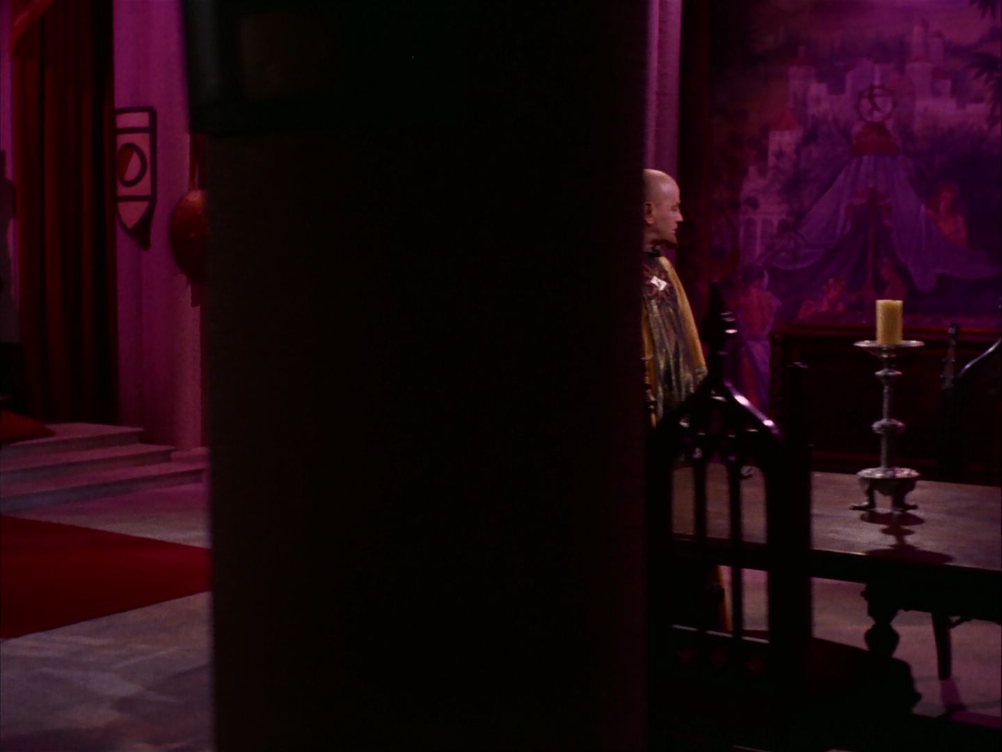 ariane179254_StarTrek_2x07_Catspaw_2261.jpg