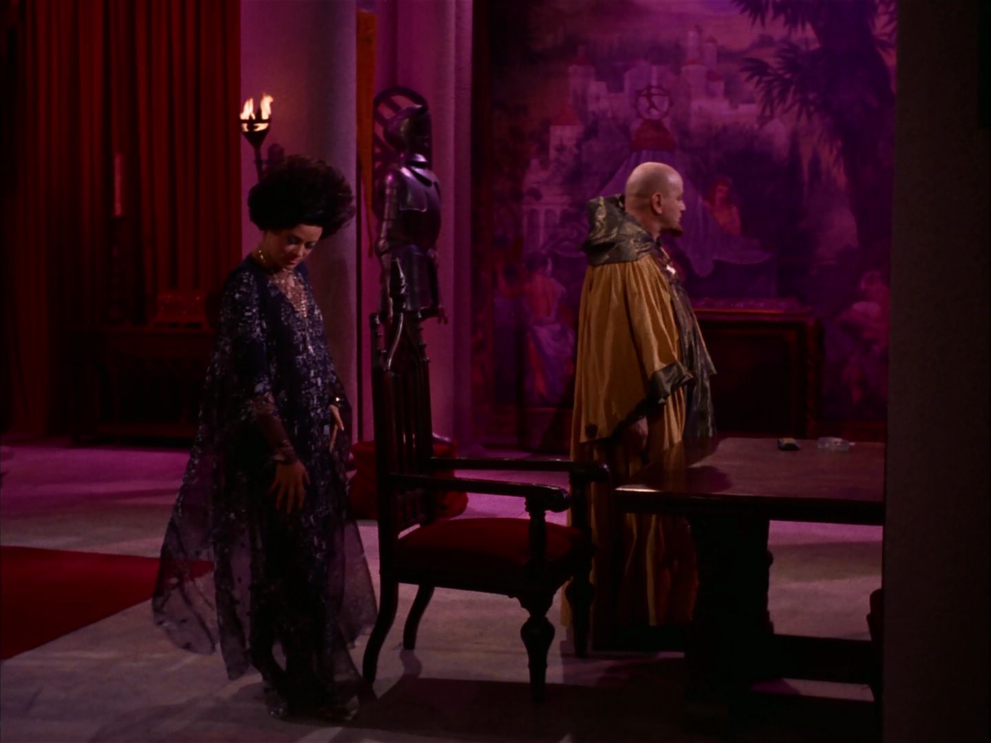 ariane179254_StarTrek_2x07_Catspaw_2264.jpg