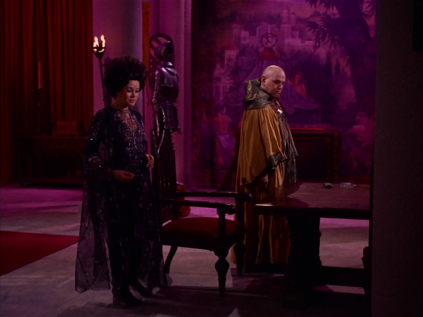 ariane179254_StarTrek_2x07_Catspaw_2276.jpg