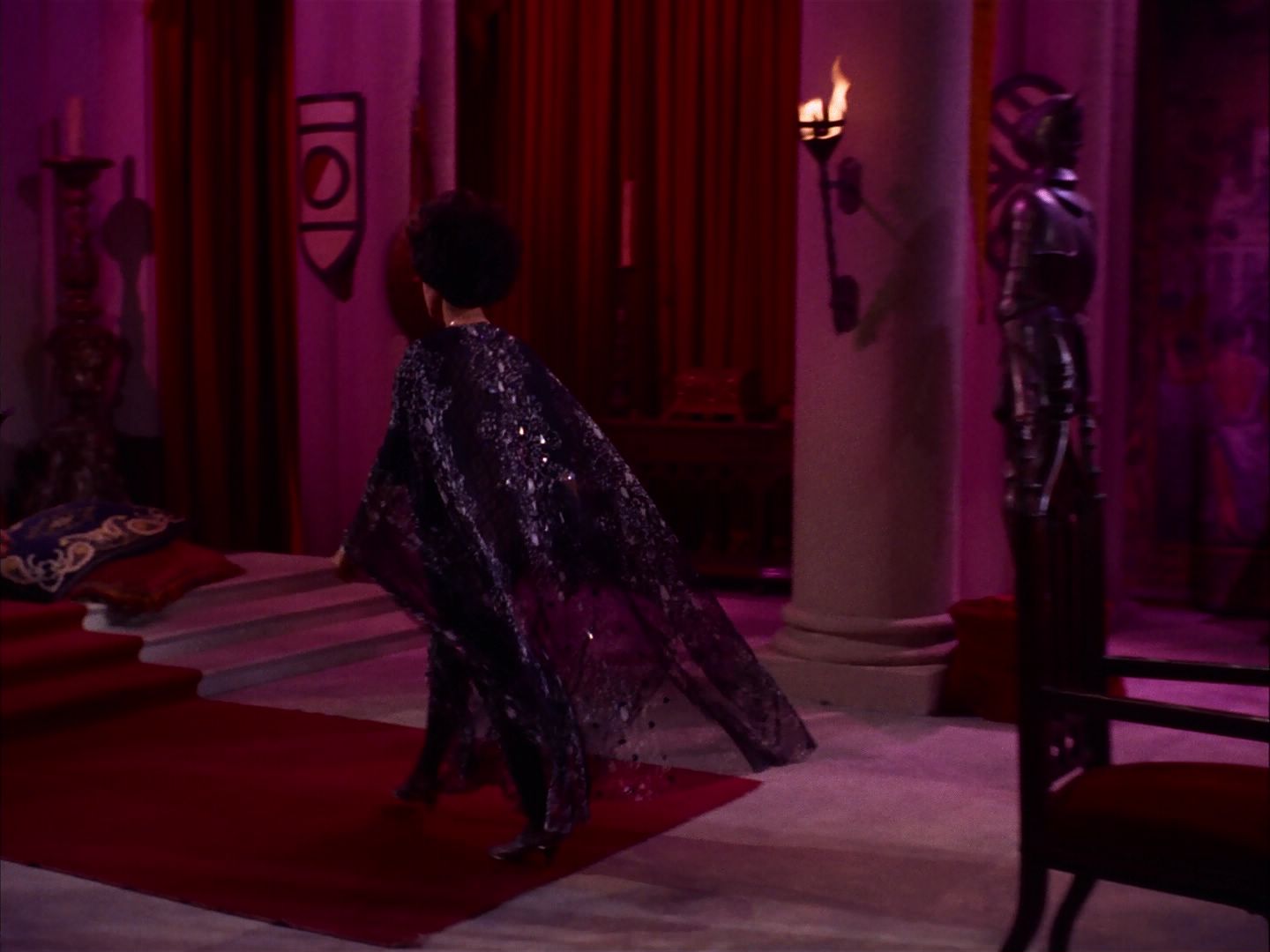 ariane179254_StarTrek_2x07_Catspaw_2279.jpg