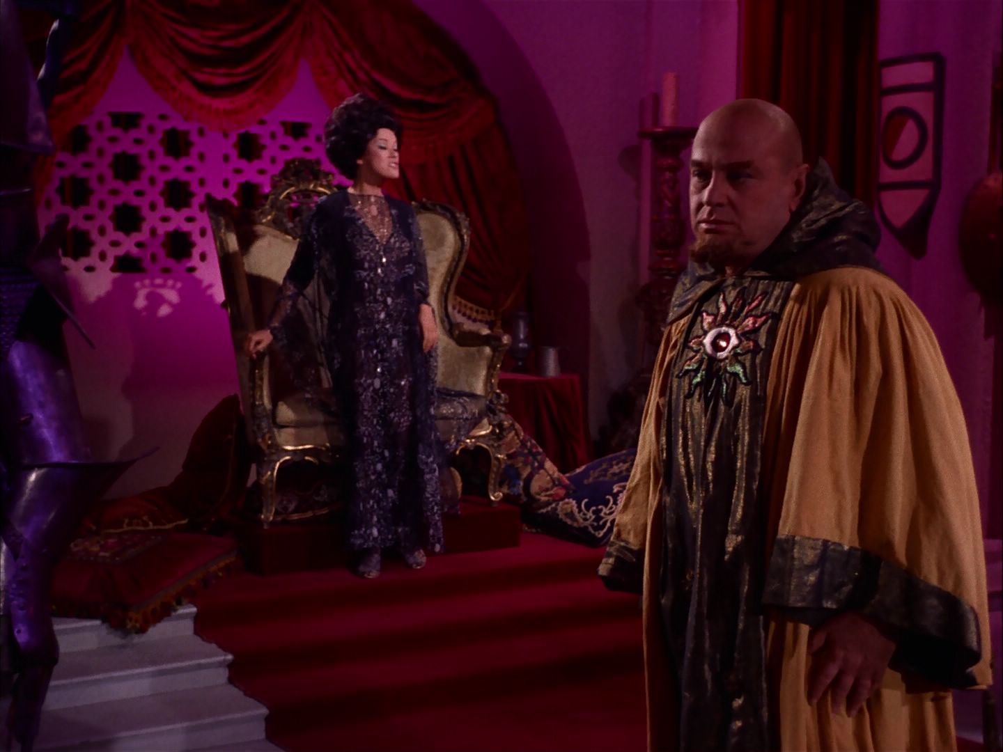 ariane179254_StarTrek_2x07_Catspaw_2287.jpg