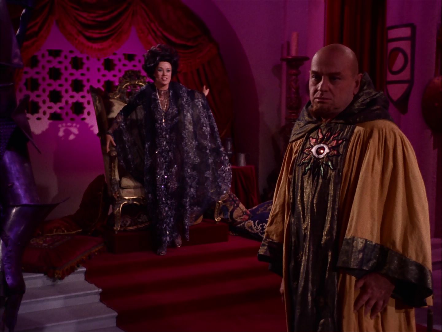 ariane179254_StarTrek_2x07_Catspaw_2289.jpg