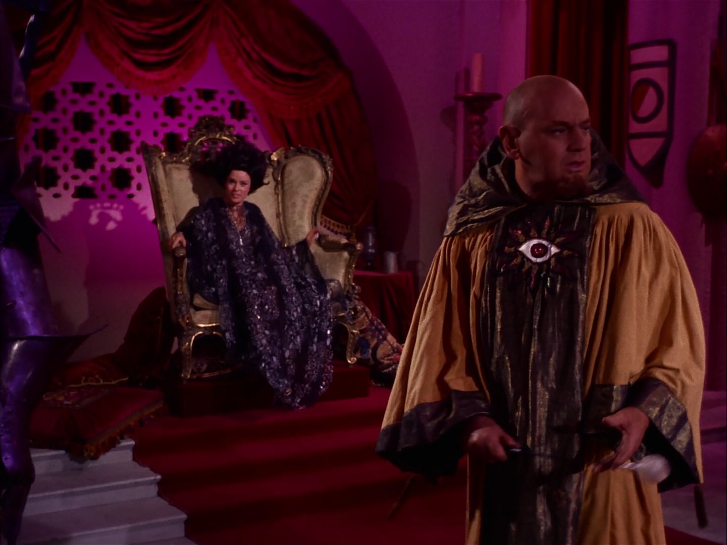 ariane179254_StarTrek_2x07_Catspaw_2292.jpg