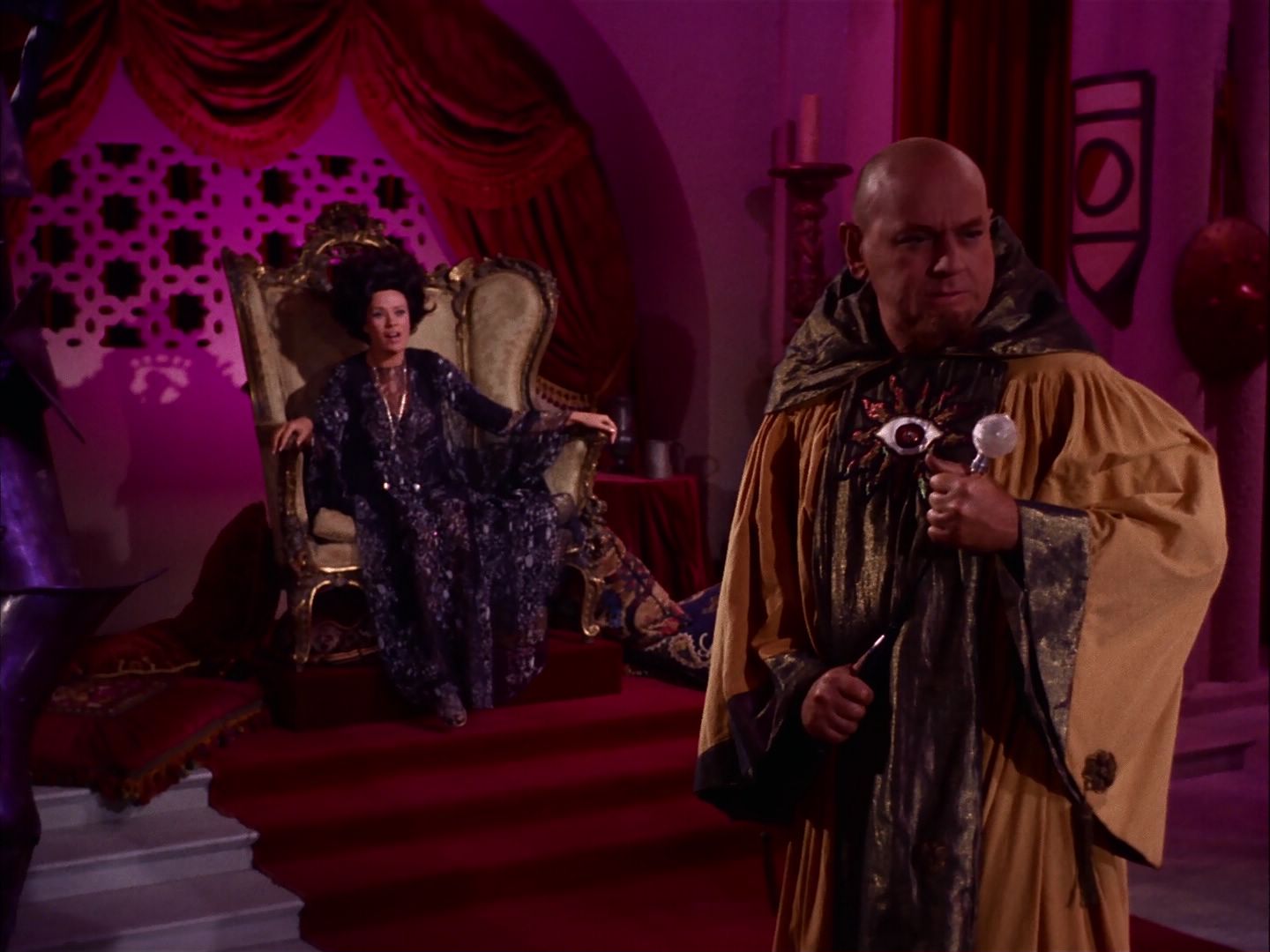 ariane179254_StarTrek_2x07_Catspaw_2298.jpg