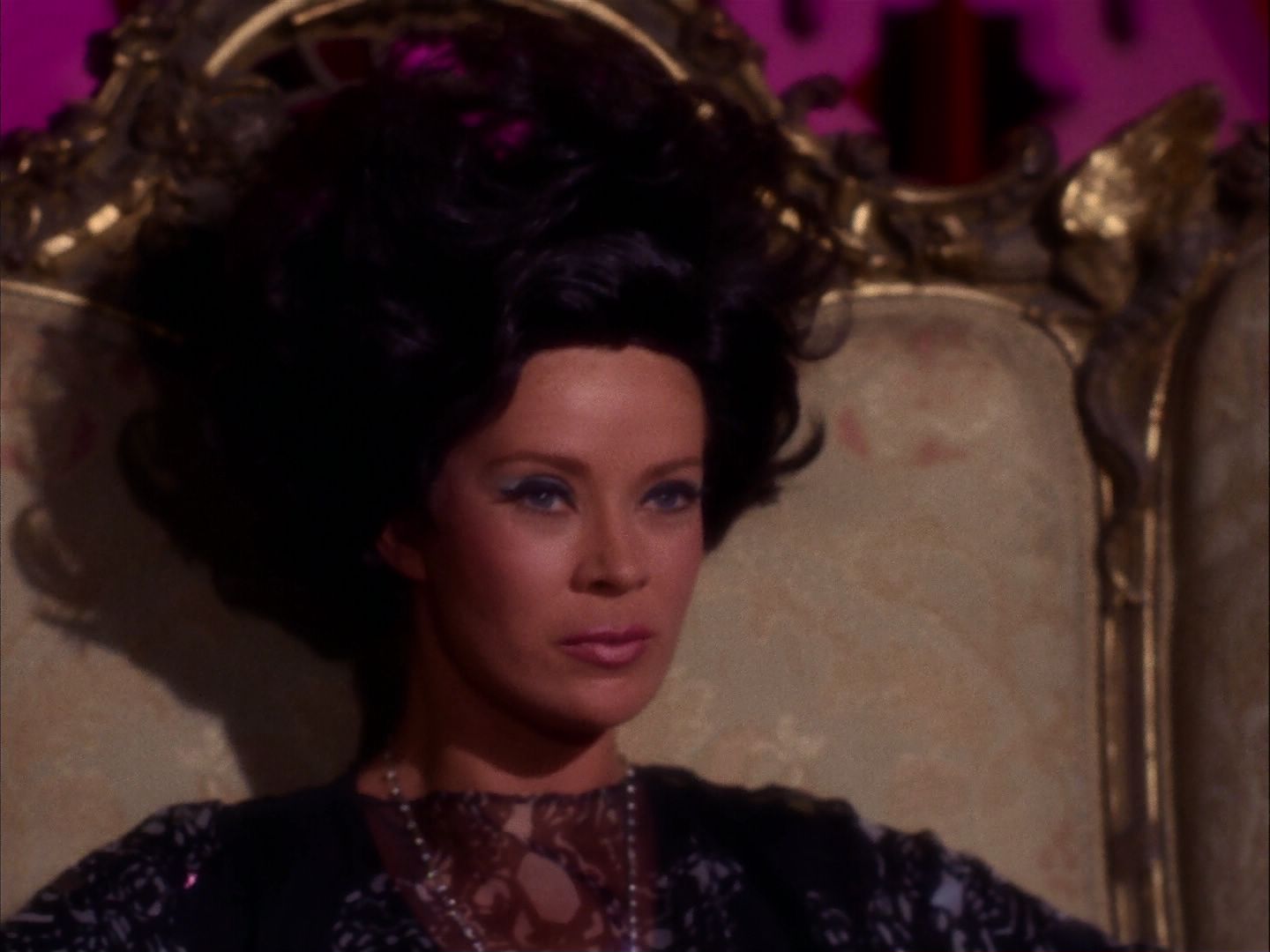 ariane179254_StarTrek_2x07_Catspaw_2318.jpg