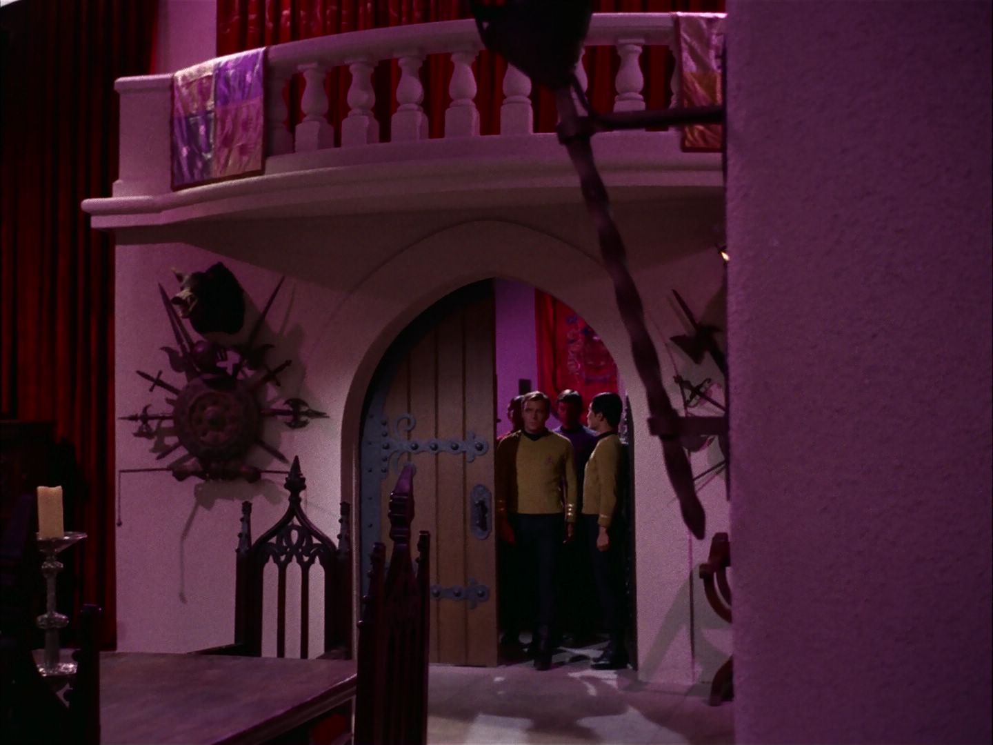 ariane179254_StarTrek_2x07_Catspaw_2332.jpg