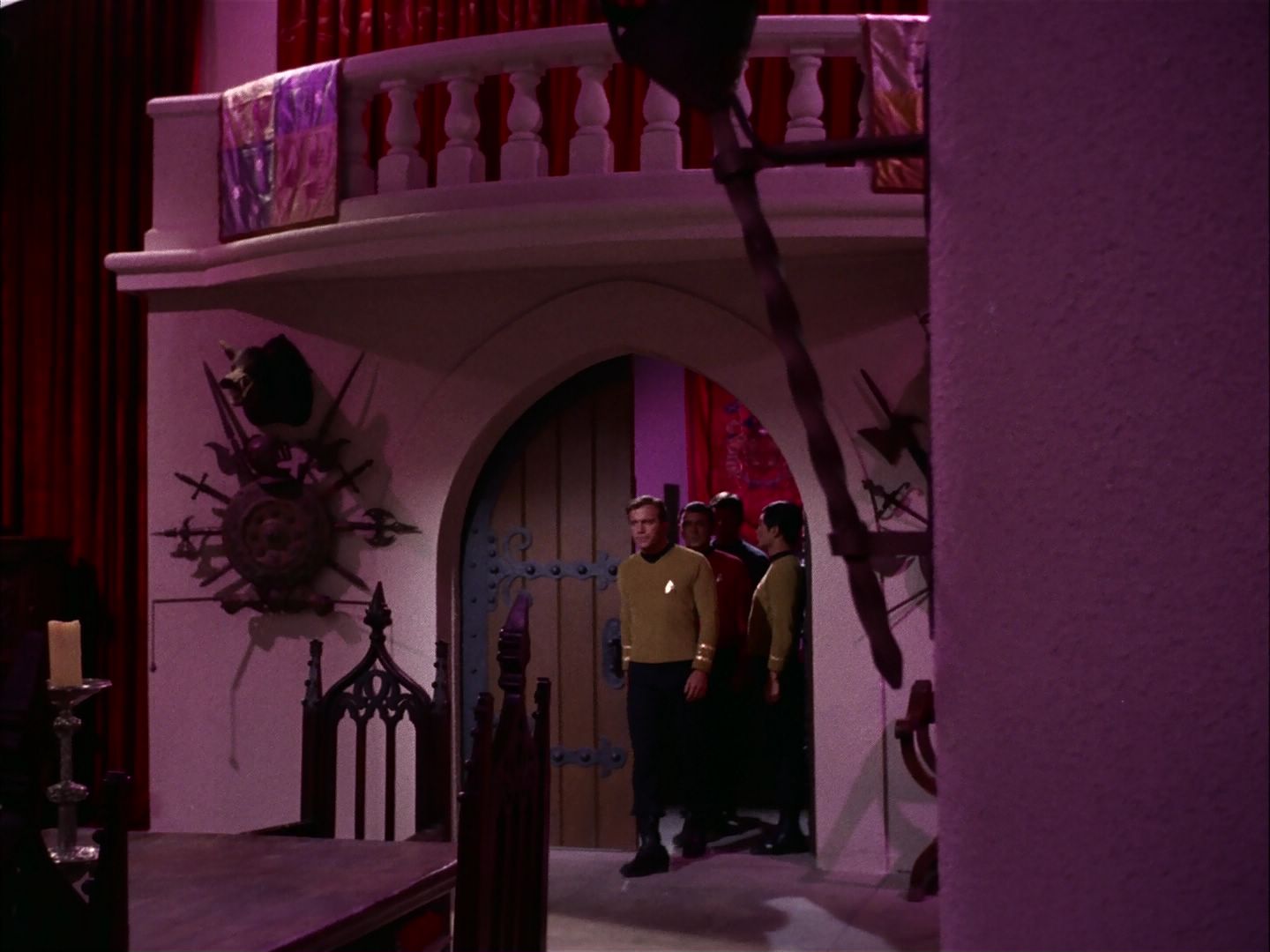 ariane179254_StarTrek_2x07_Catspaw_2333.jpg