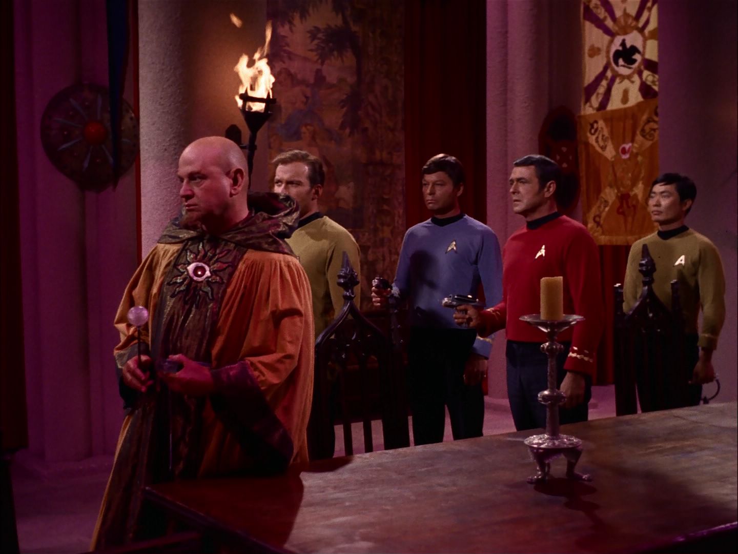 ariane179254_StarTrek_2x07_Catspaw_2362.jpg
