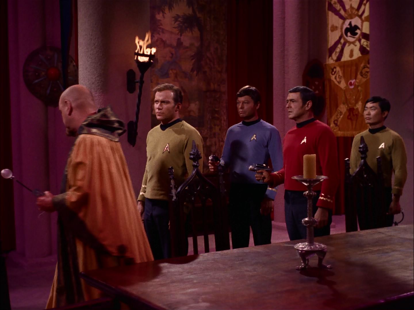 ariane179254_StarTrek_2x07_Catspaw_2364.jpg
