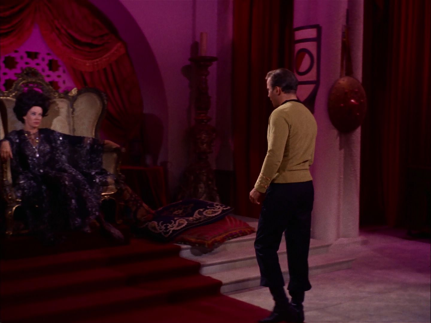 ariane179254_StarTrek_2x07_Catspaw_2395.jpg