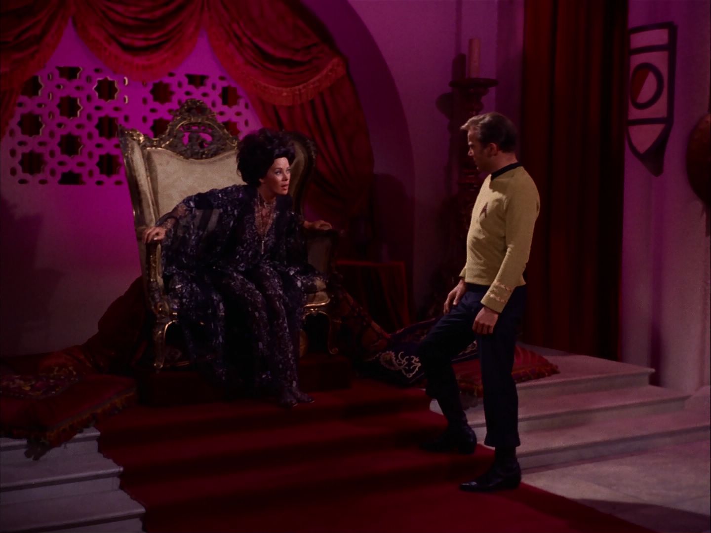 ariane179254_StarTrek_2x07_Catspaw_2402.jpg