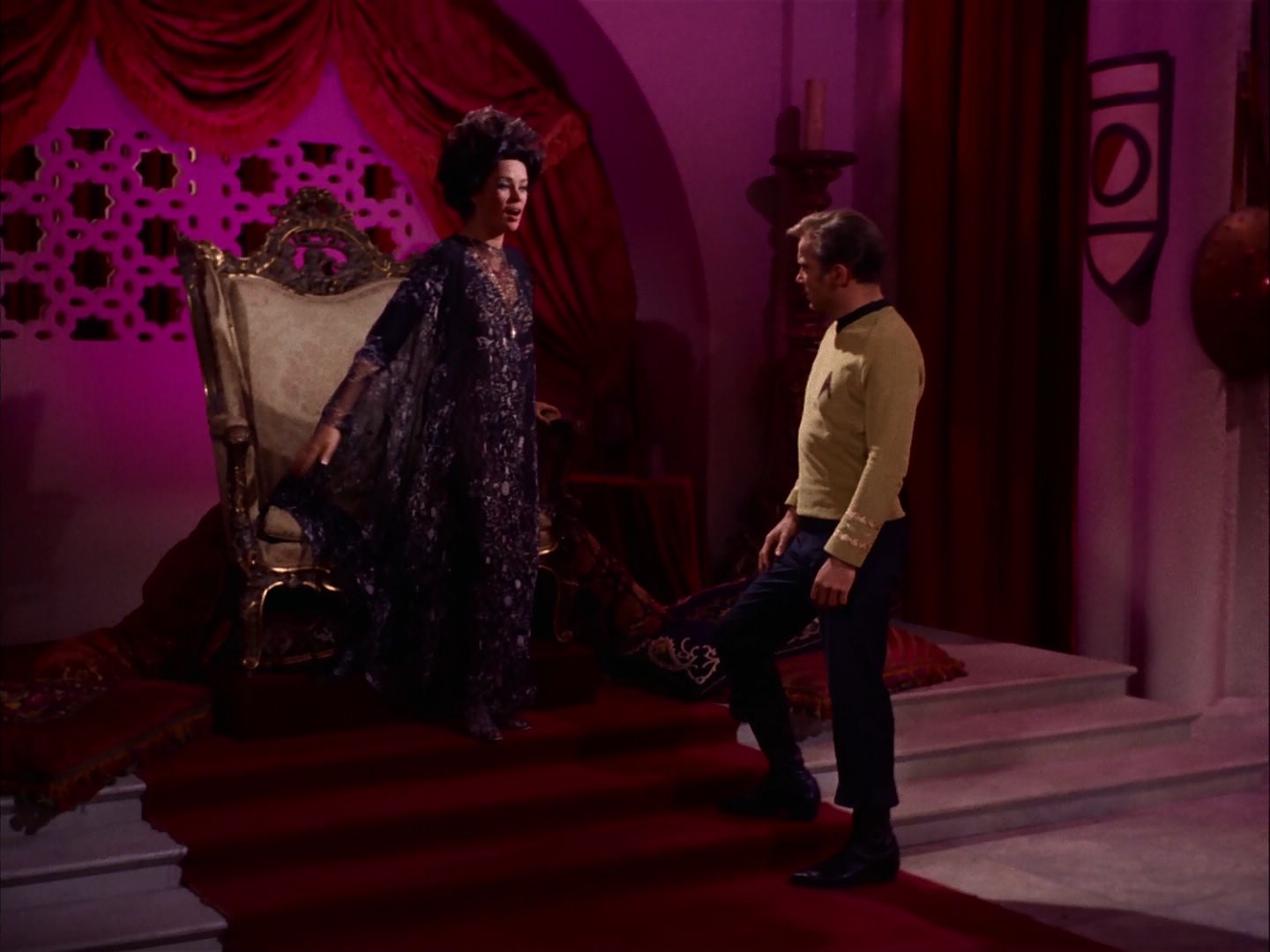 ariane179254_StarTrek_2x07_Catspaw_2404.jpg