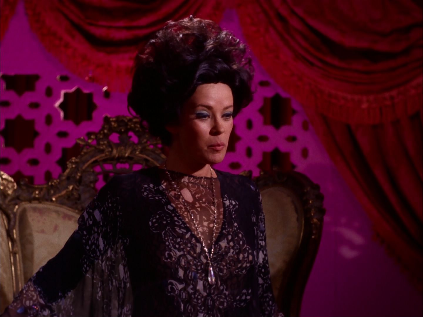 ariane179254_StarTrek_2x07_Catspaw_2420.jpg