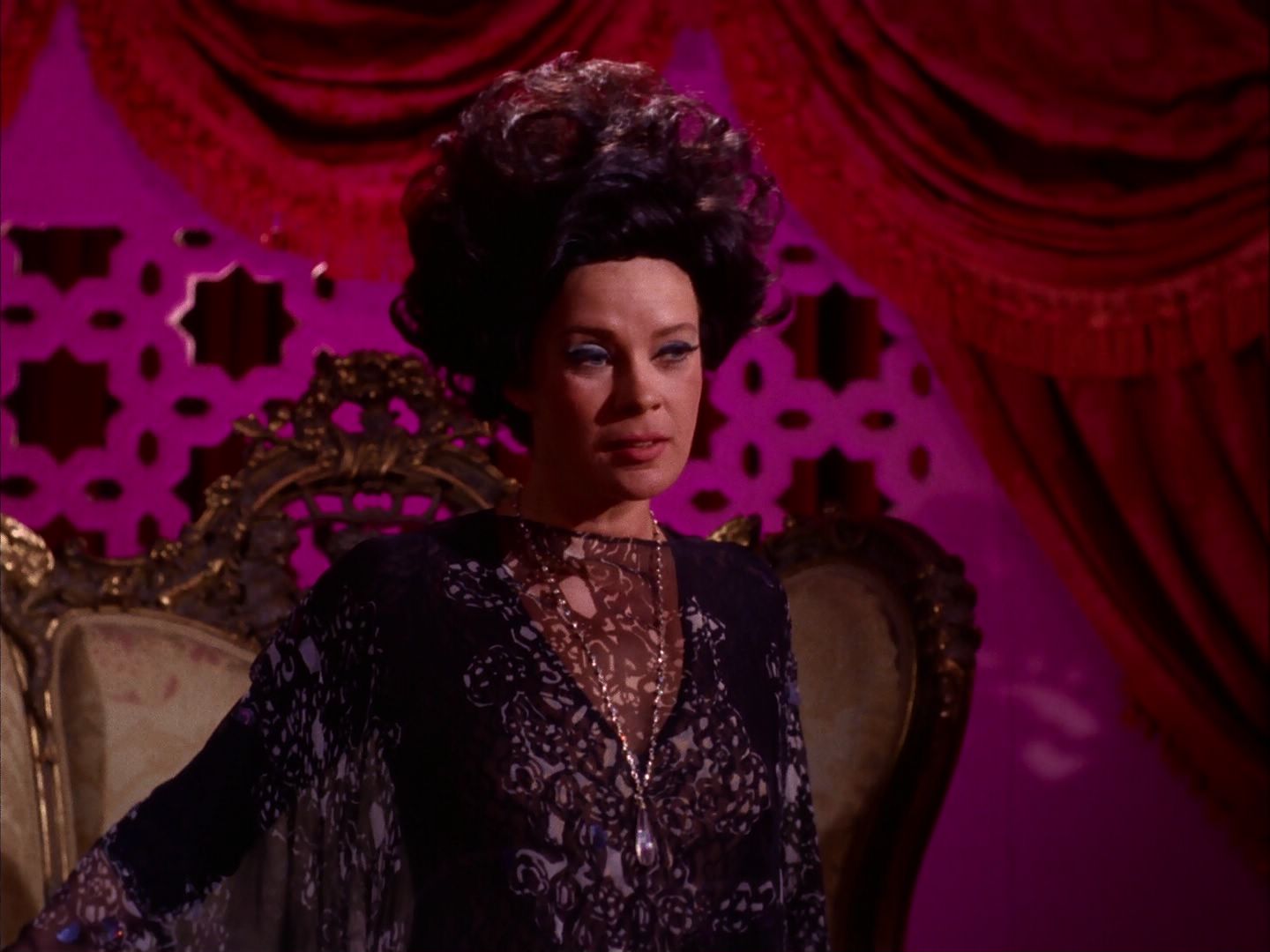 ariane179254_StarTrek_2x07_Catspaw_2422.jpg