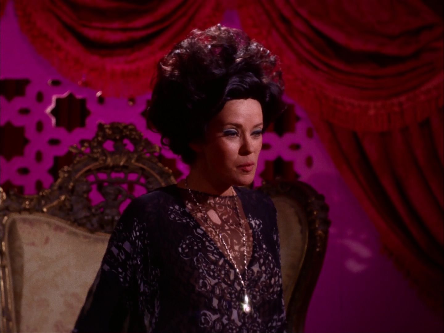 ariane179254_StarTrek_2x07_Catspaw_2430.jpg