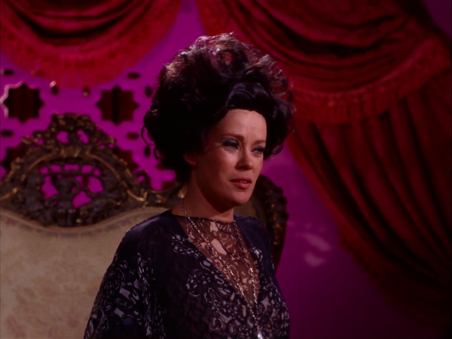 ariane179254_StarTrek_2x07_Catspaw_2431.jpg