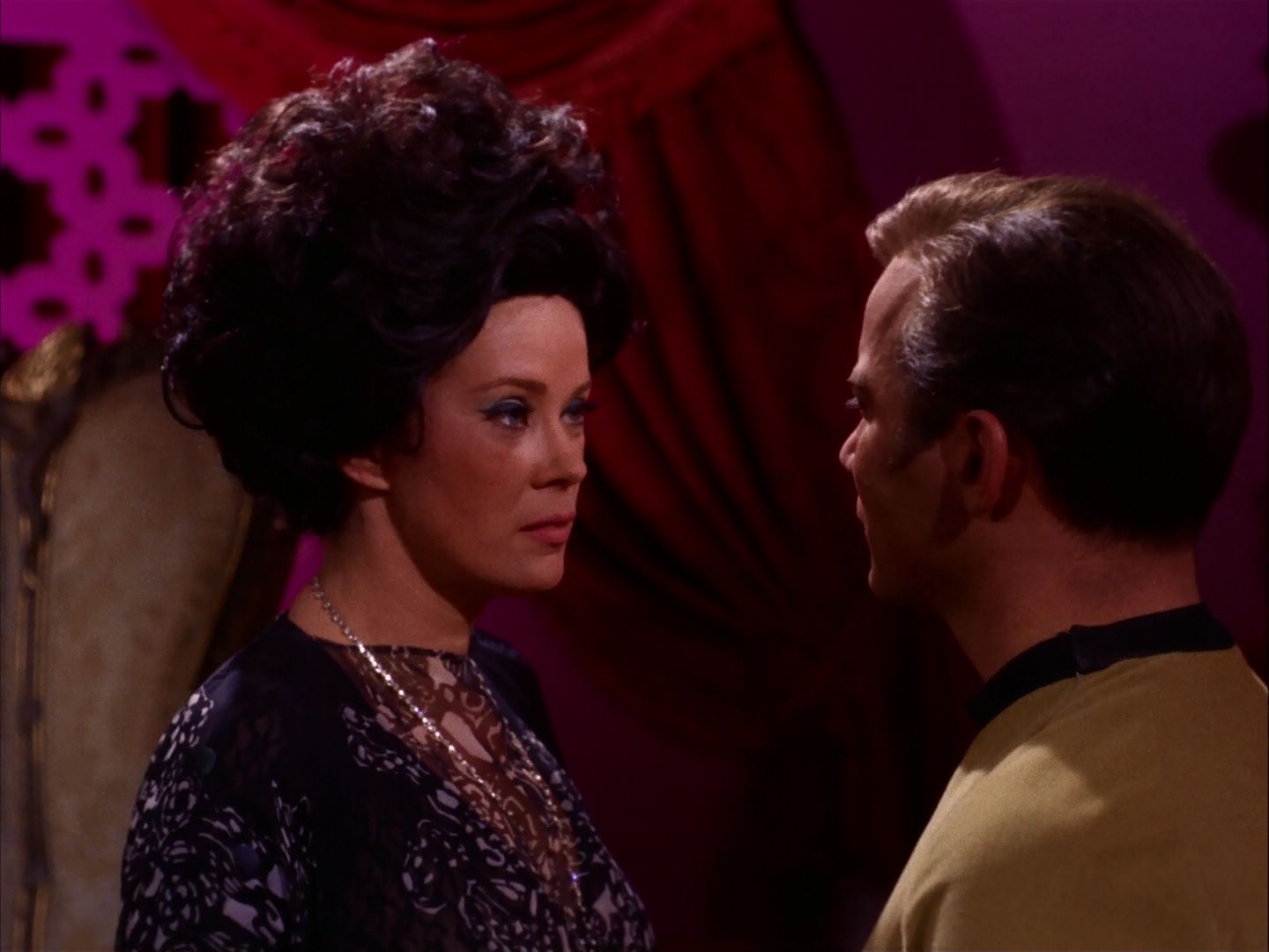 ariane179254_StarTrek_2x07_Catspaw_2436.jpg