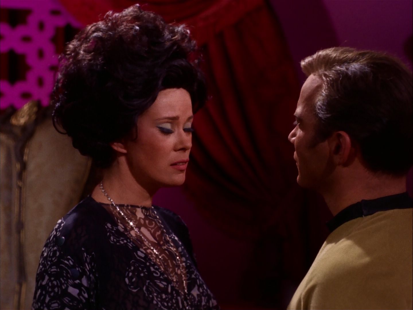 ariane179254_StarTrek_2x07_Catspaw_2438.jpg