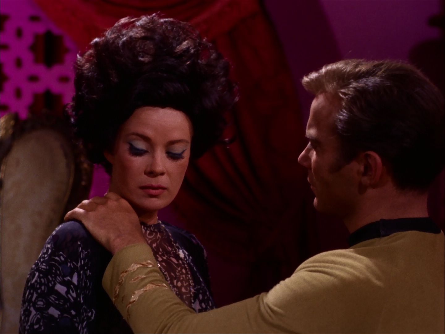ariane179254_StarTrek_2x07_Catspaw_2450.jpg