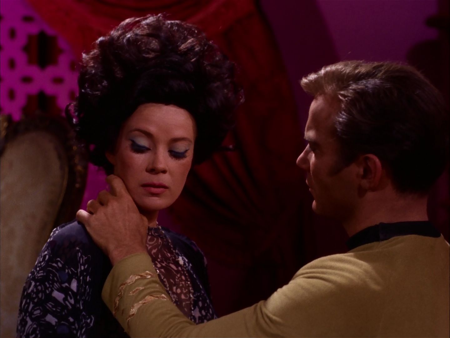 ariane179254_StarTrek_2x07_Catspaw_2451.jpg