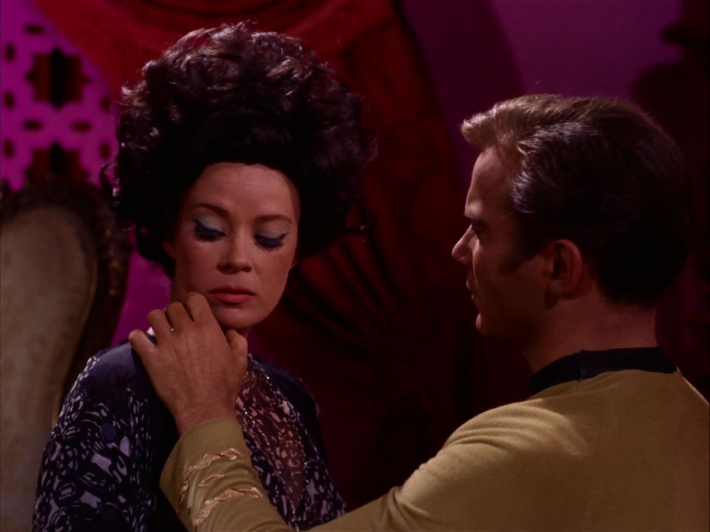 ariane179254_StarTrek_2x07_Catspaw_2455.jpg