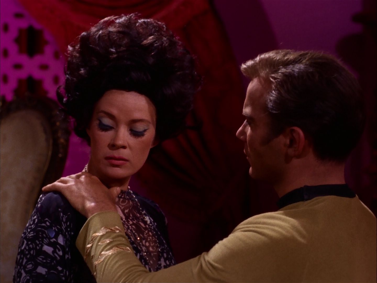 ariane179254_StarTrek_2x07_Catspaw_2456.jpg