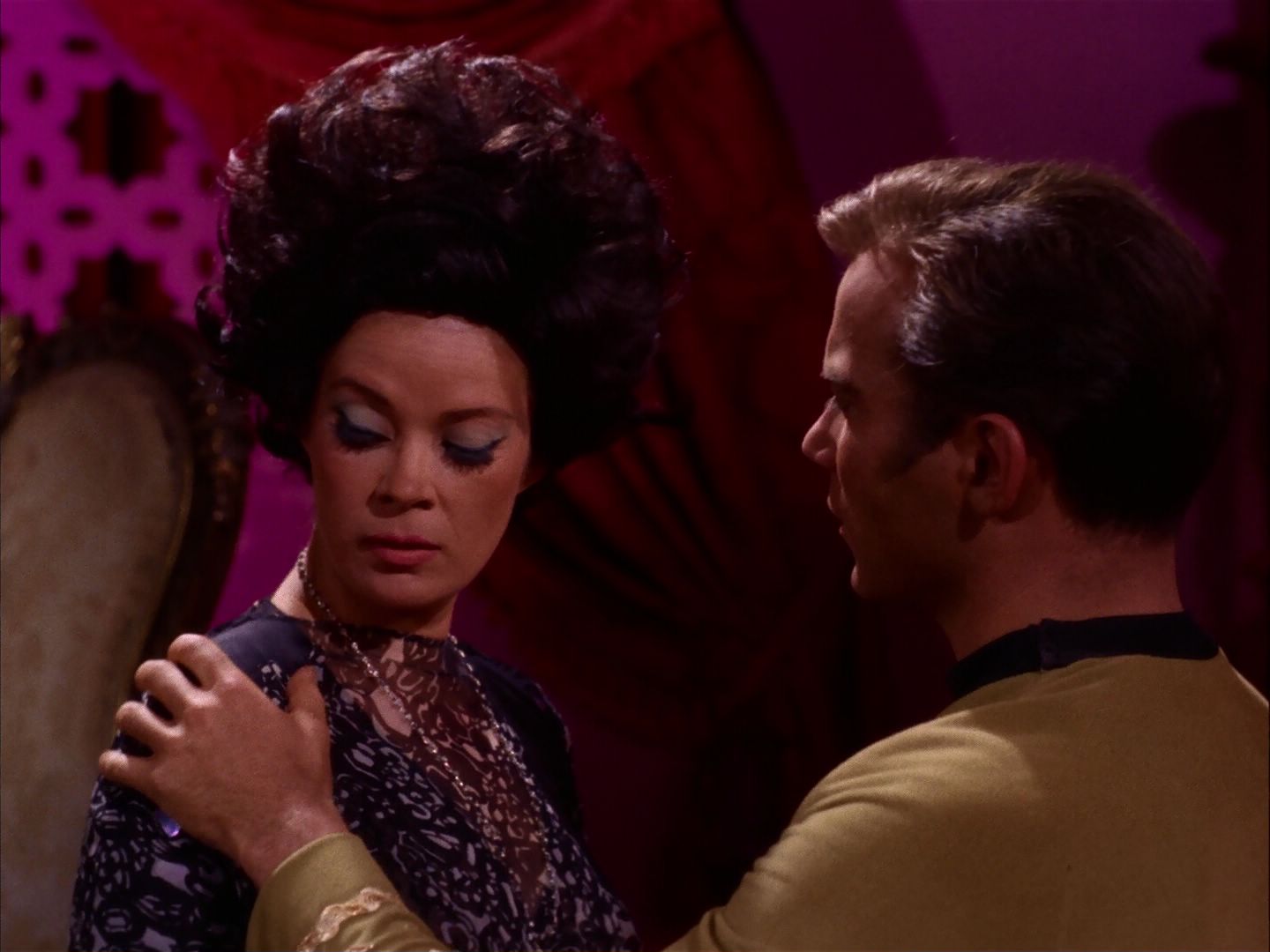 ariane179254_StarTrek_2x07_Catspaw_2458.jpg