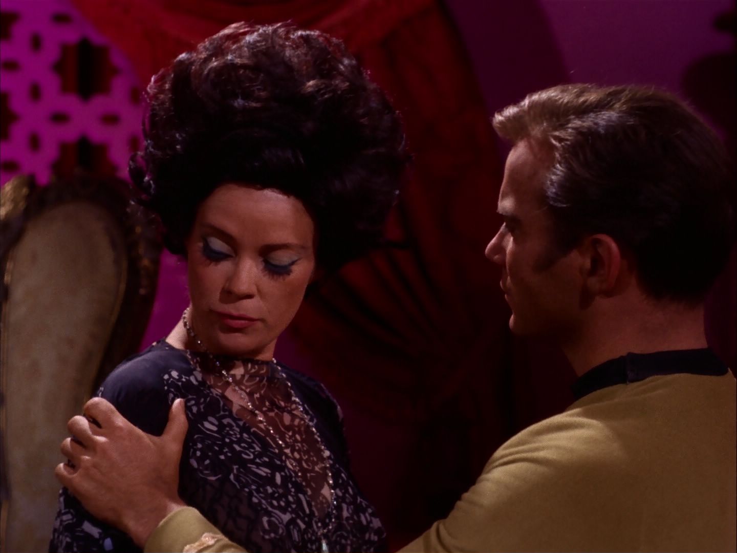 ariane179254_StarTrek_2x07_Catspaw_2460.jpg