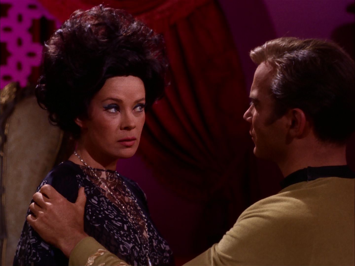 ariane179254_StarTrek_2x07_Catspaw_2469.jpg