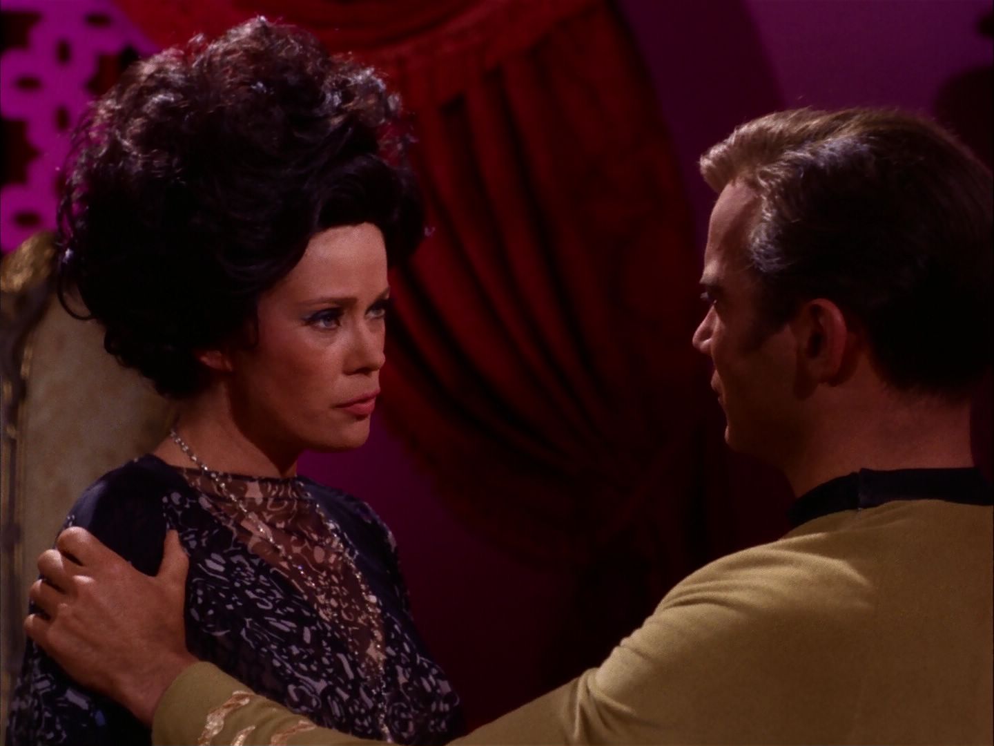 ariane179254_StarTrek_2x07_Catspaw_2473.jpg