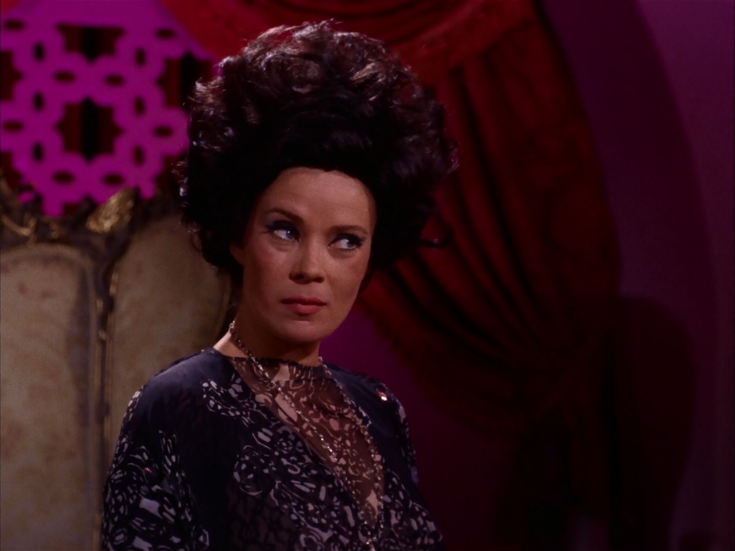 ariane179254_StarTrek_2x07_Catspaw_2487.jpg