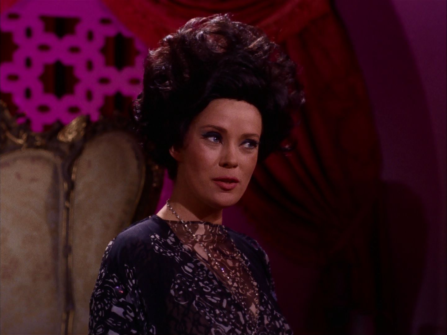 ariane179254_StarTrek_2x07_Catspaw_2490.jpg