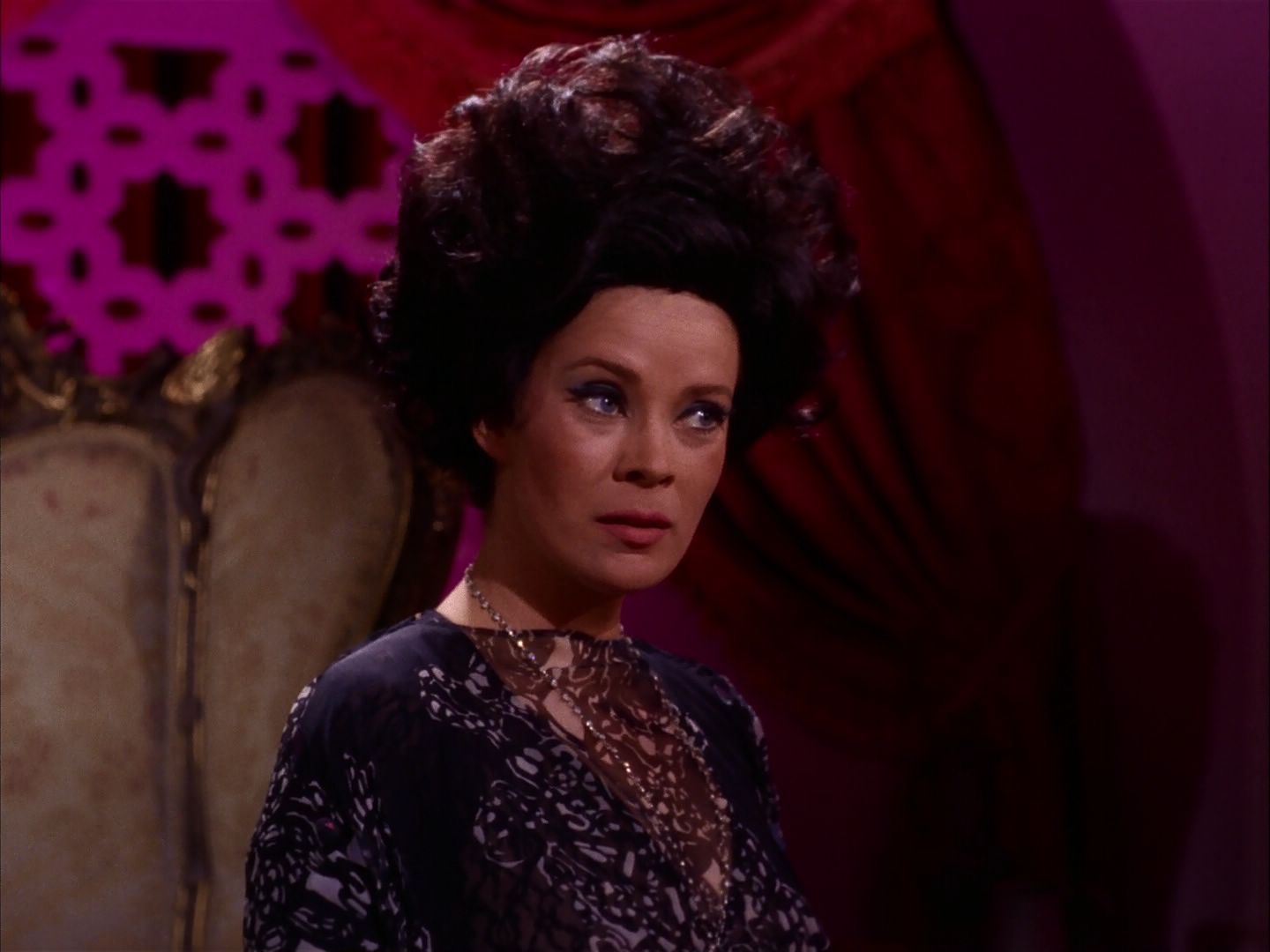 ariane179254_StarTrek_2x07_Catspaw_2491.jpg