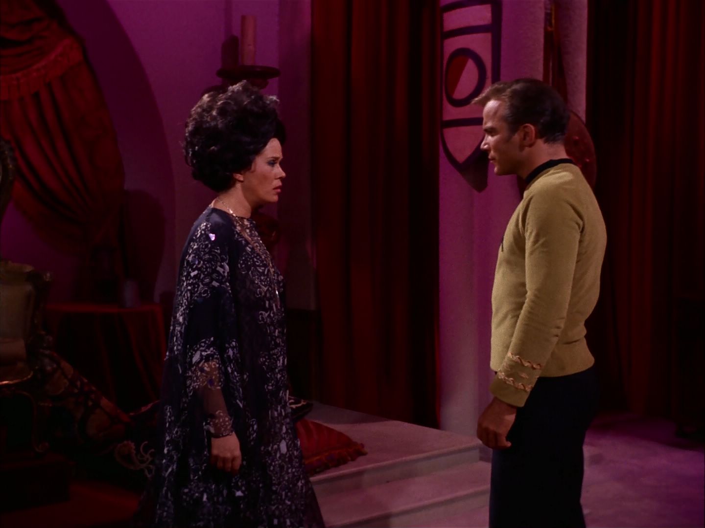 ariane179254_StarTrek_2x07_Catspaw_2495.jpg