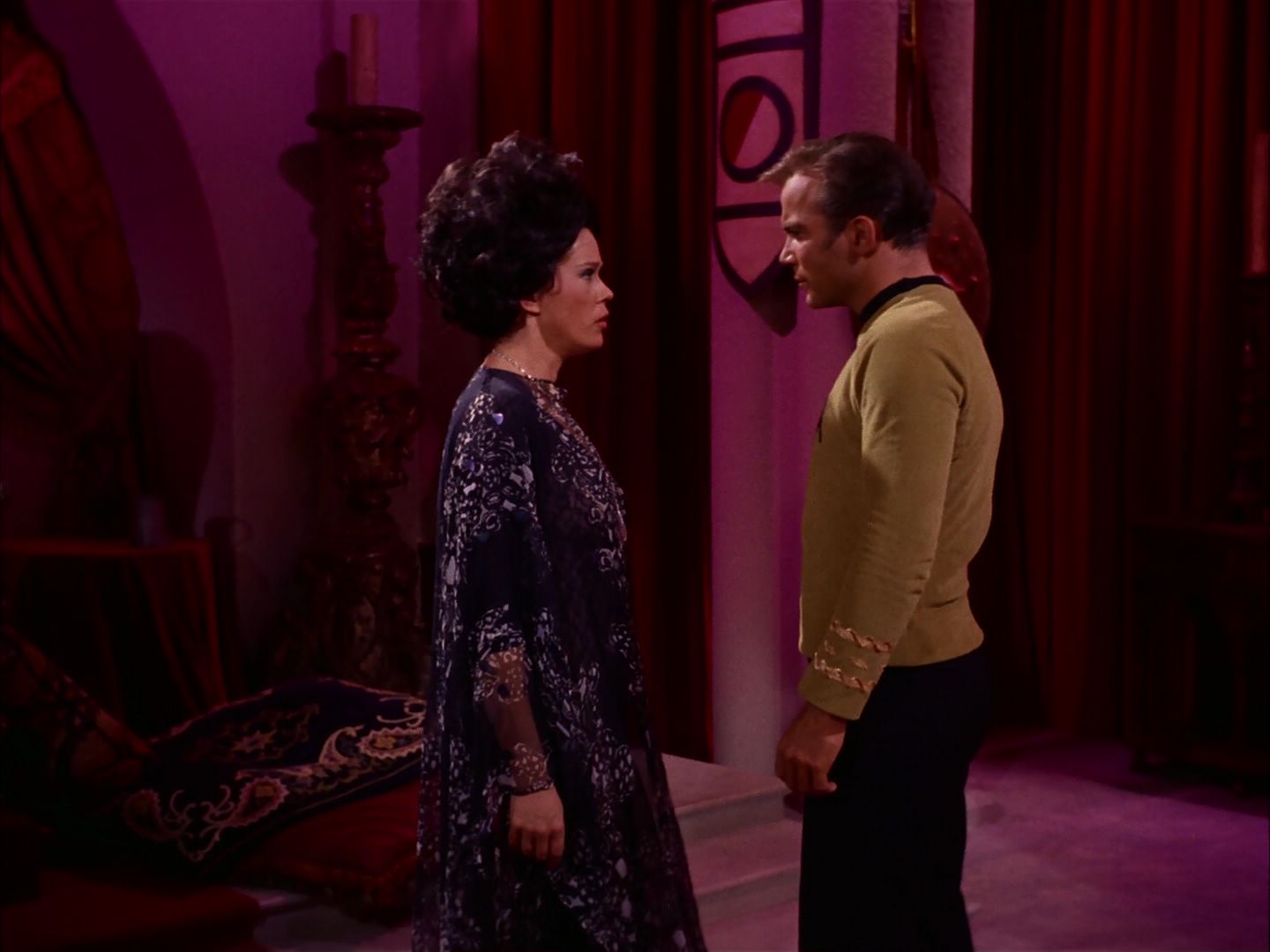 ariane179254_StarTrek_2x07_Catspaw_2497.jpg