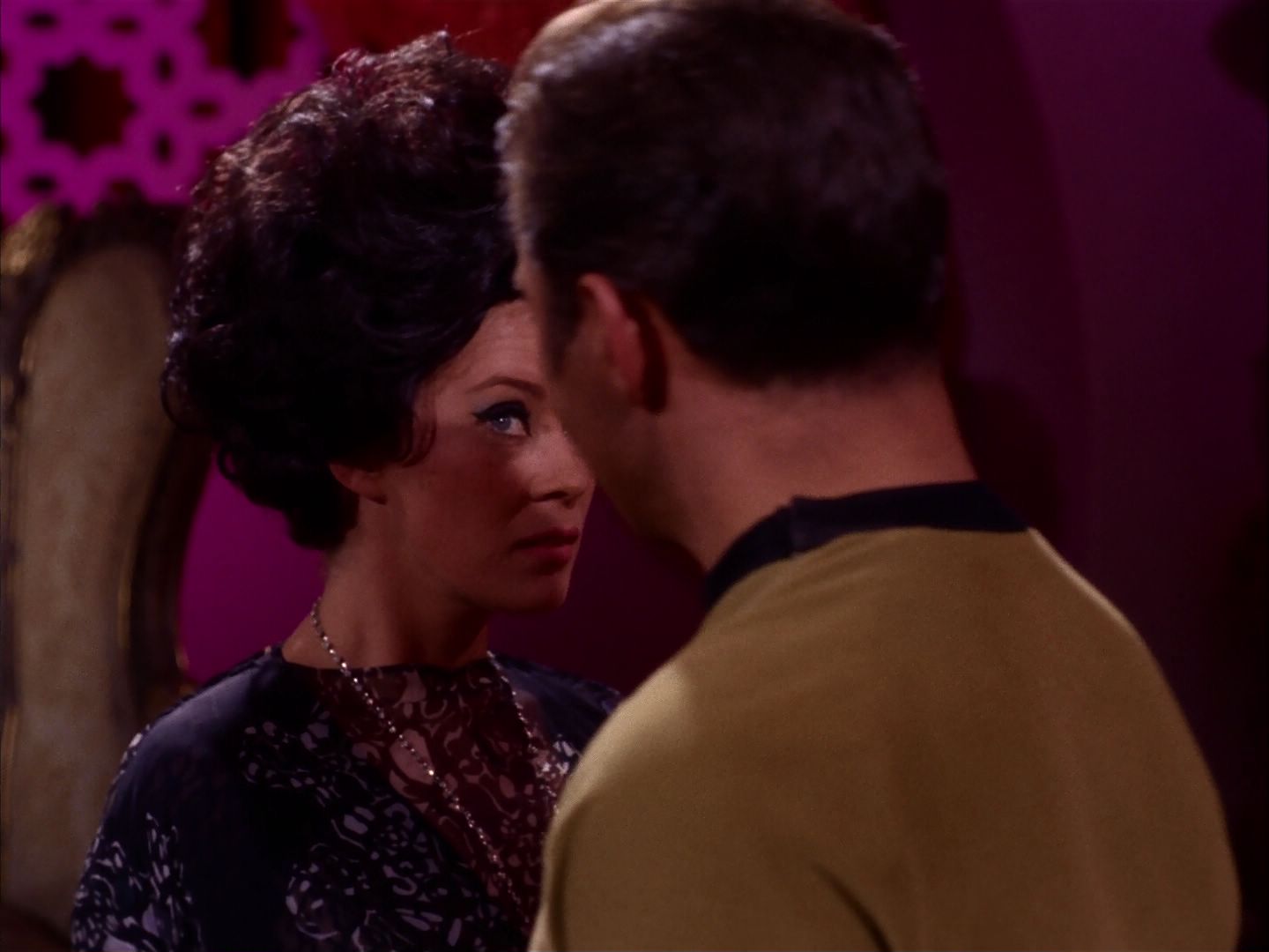ariane179254_StarTrek_2x07_Catspaw_2514.jpg