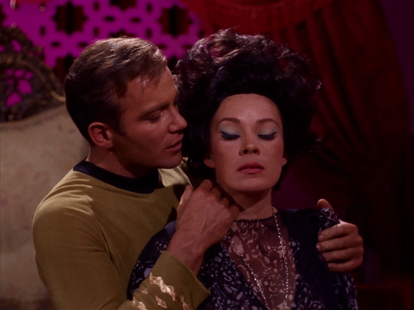 ariane179254_StarTrek_2x07_Catspaw_2523.jpg