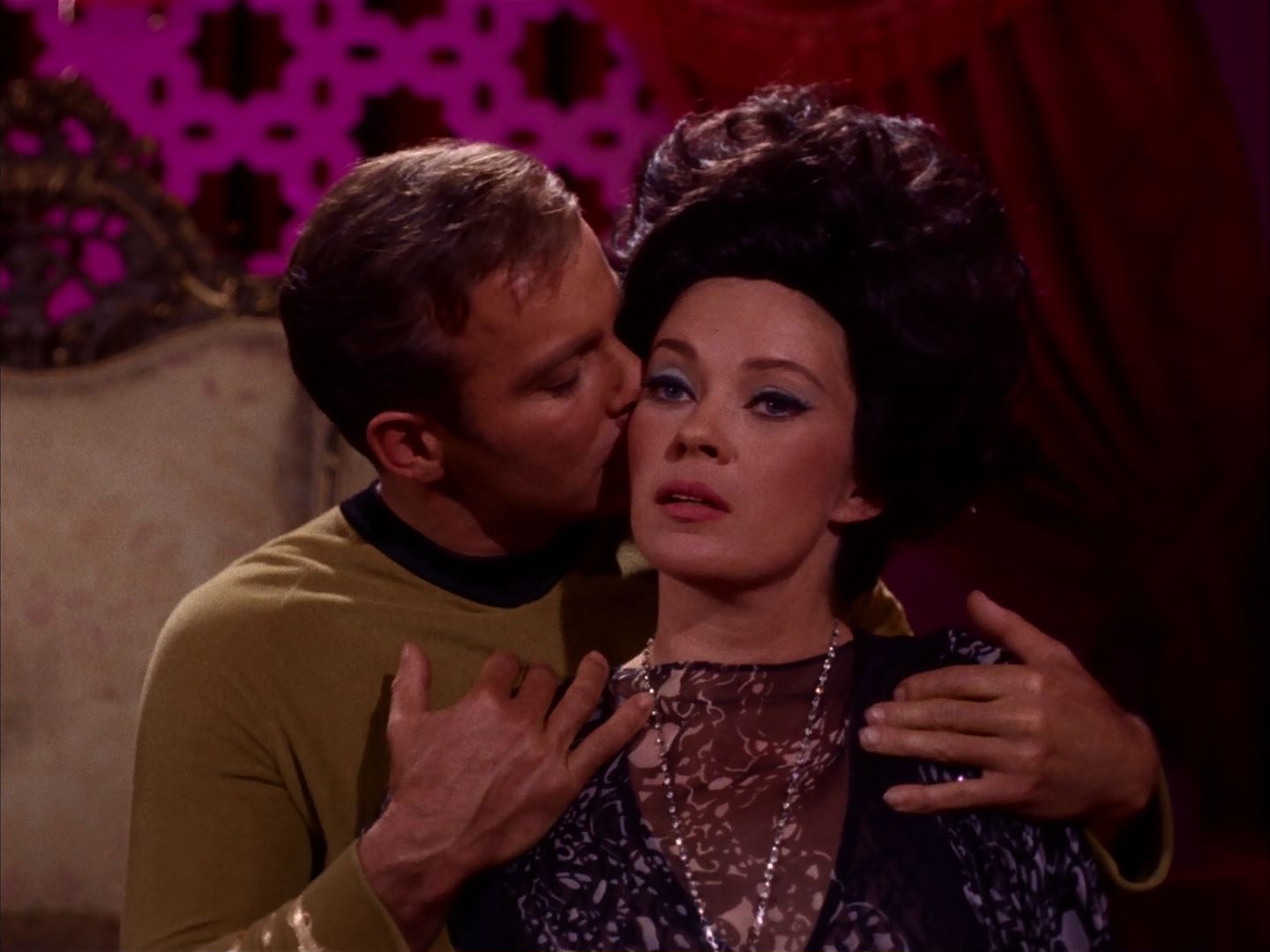 ariane179254_StarTrek_2x07_Catspaw_2531.jpg