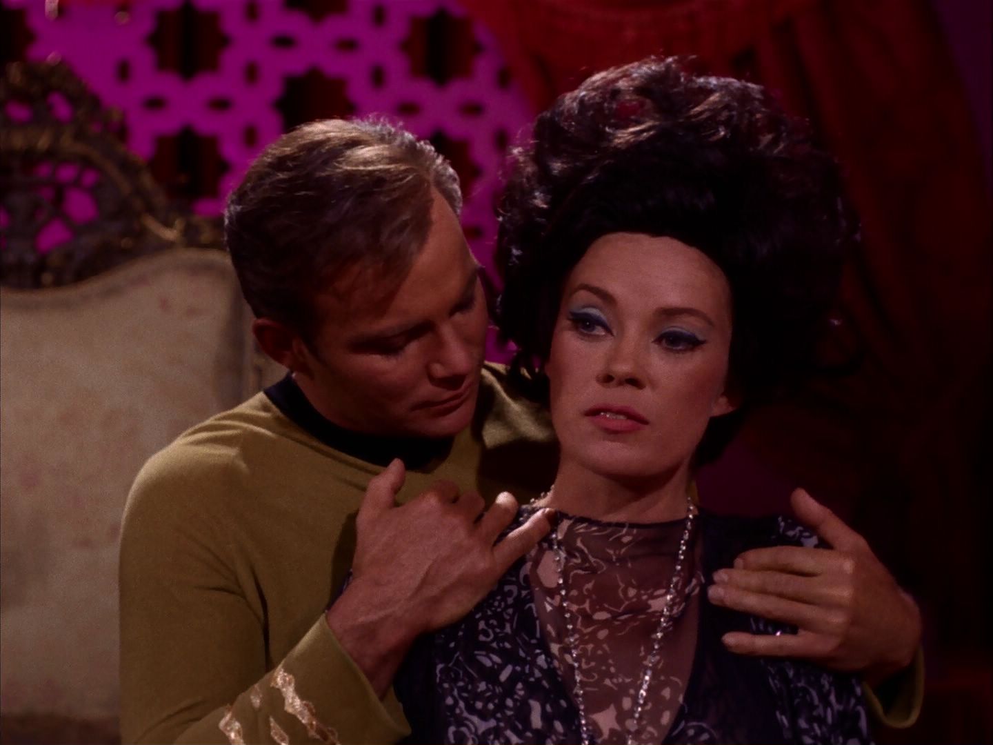 ariane179254_StarTrek_2x07_Catspaw_2533.jpg