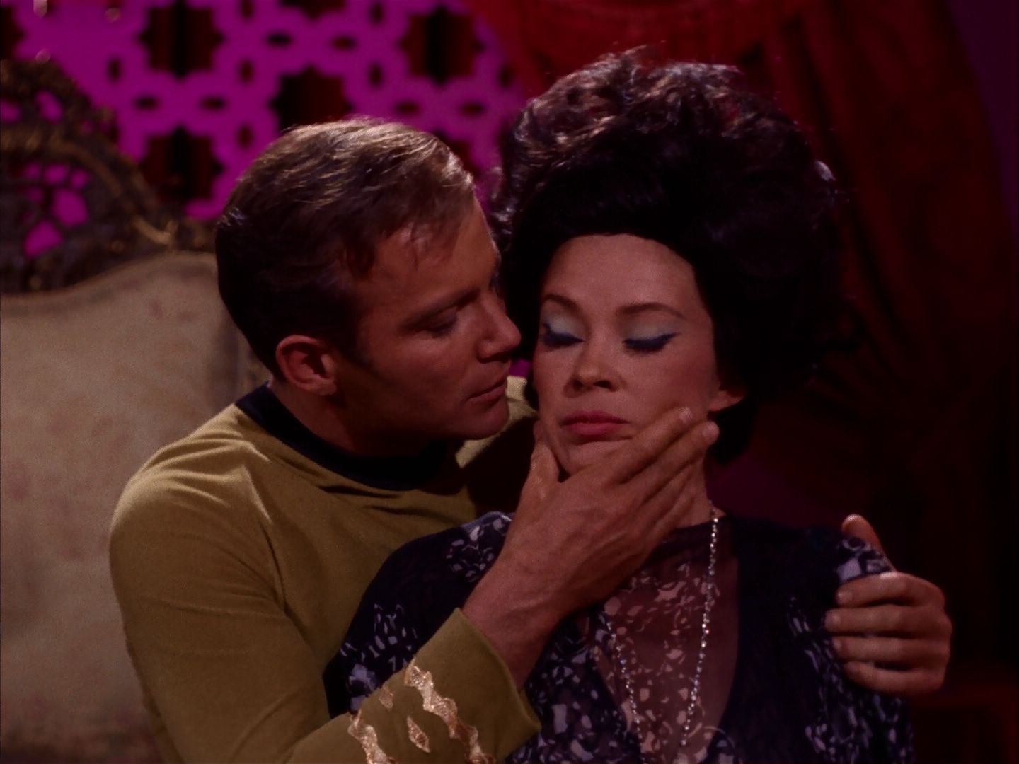 ariane179254_StarTrek_2x07_Catspaw_2543.jpg
