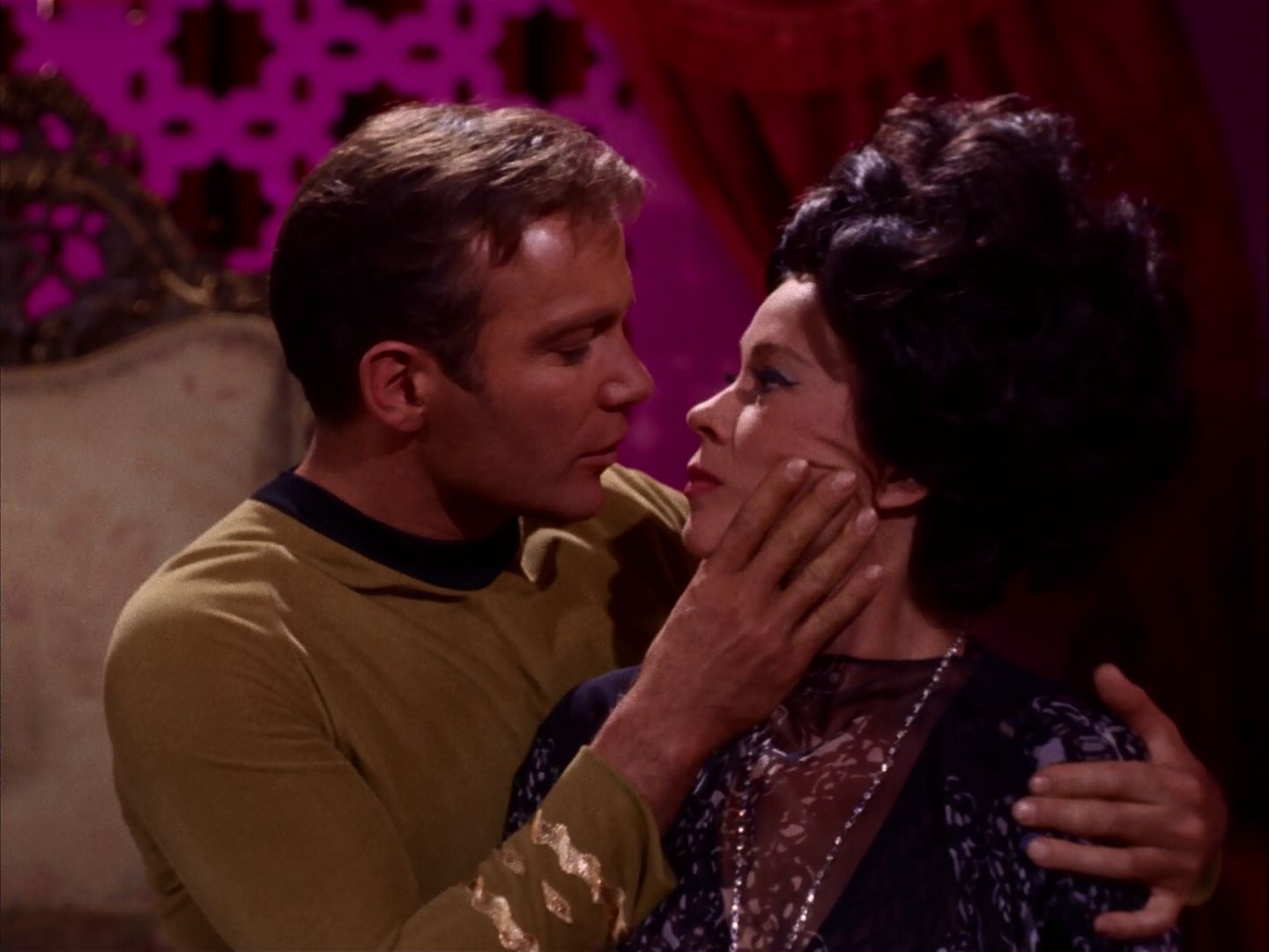 ariane179254_StarTrek_2x07_Catspaw_2544.jpg