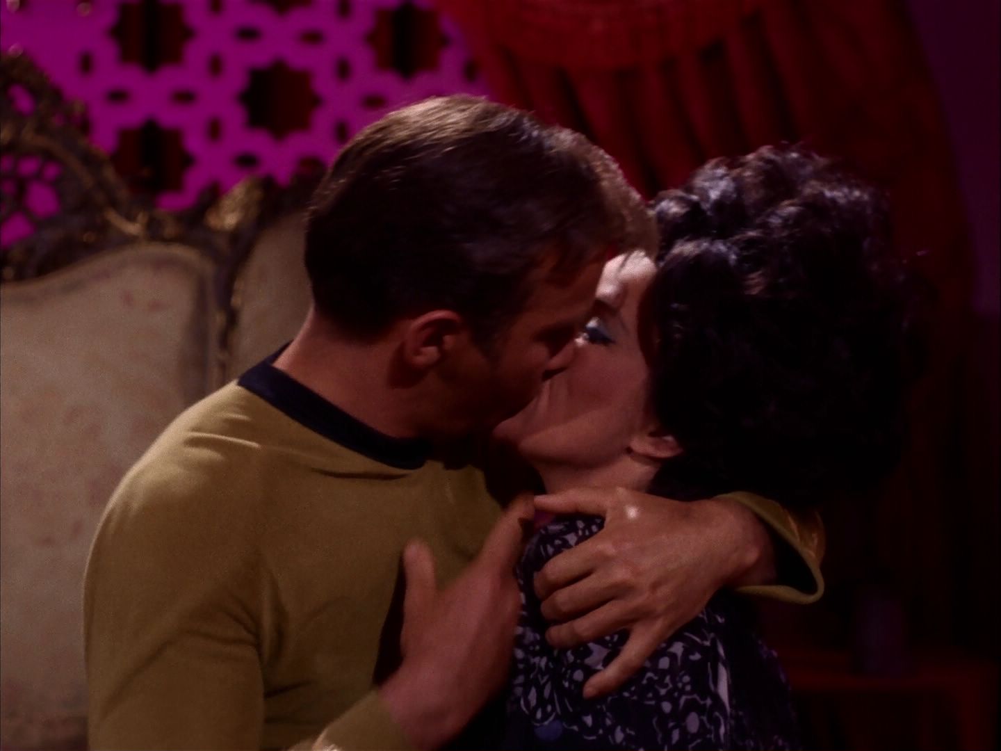ariane179254_StarTrek_2x07_Catspaw_2546.jpg