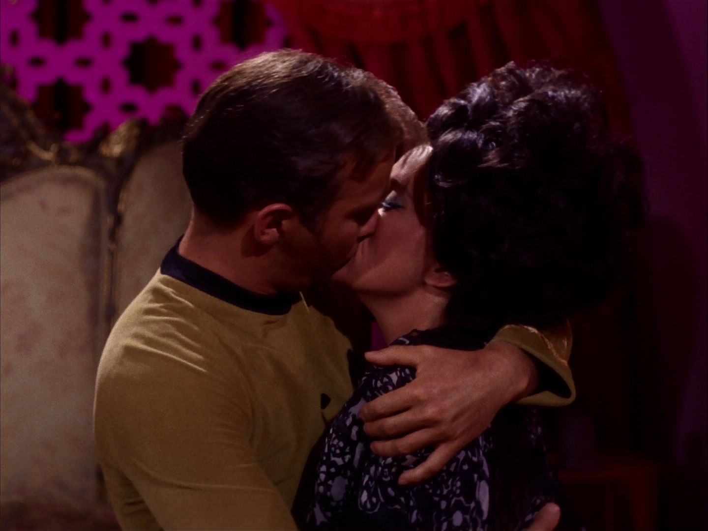 ariane179254_StarTrek_2x07_Catspaw_2547.jpg