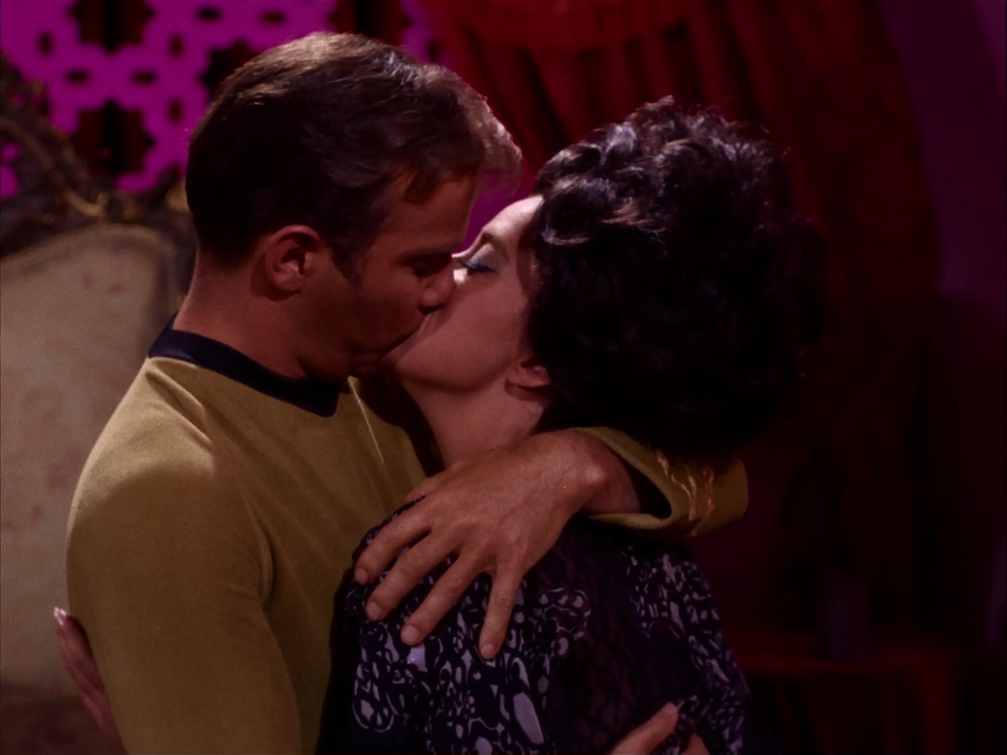 ariane179254_StarTrek_2x07_Catspaw_2550.jpg